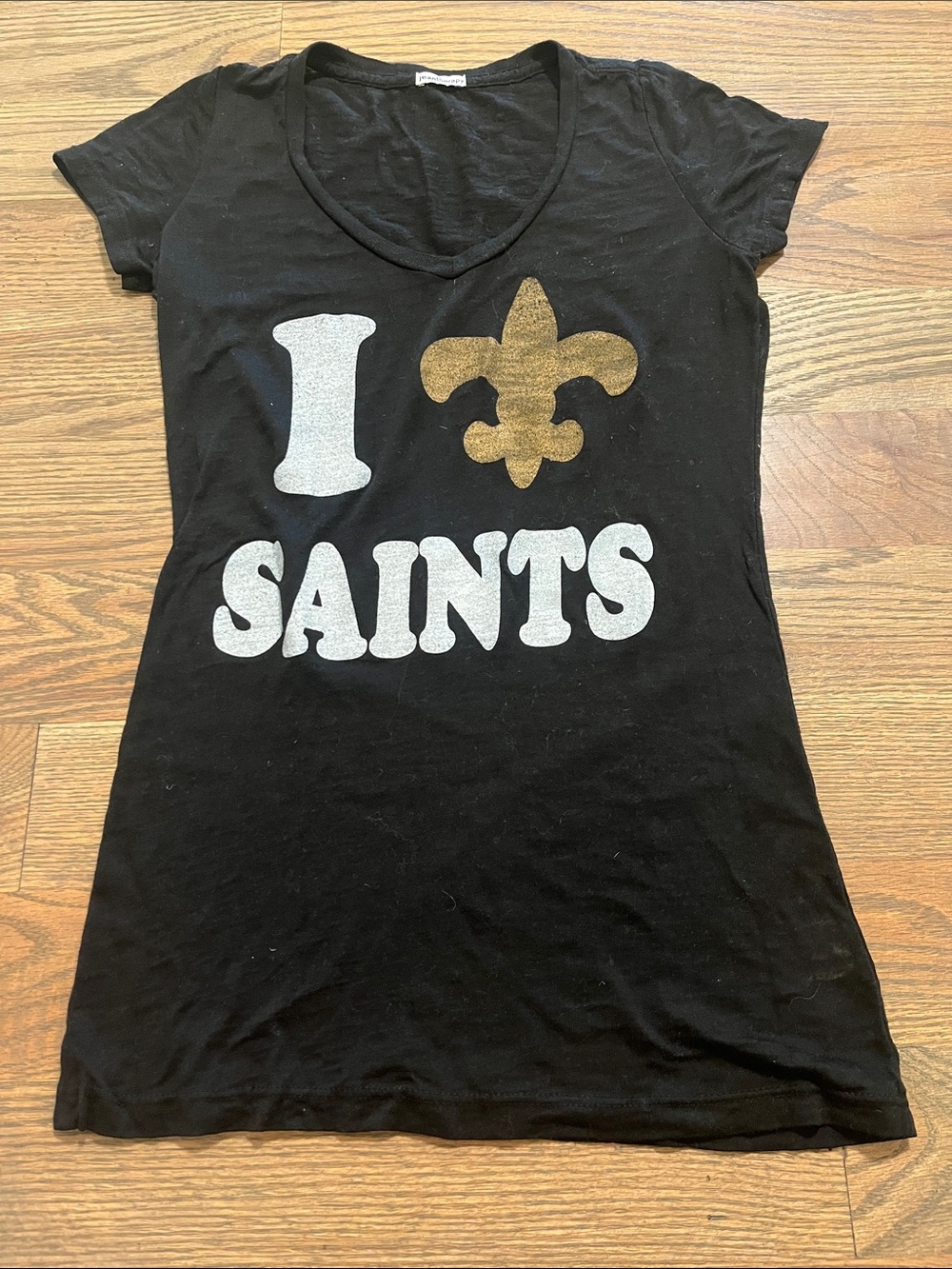 New Orleans Saints women’s size S tee EUC